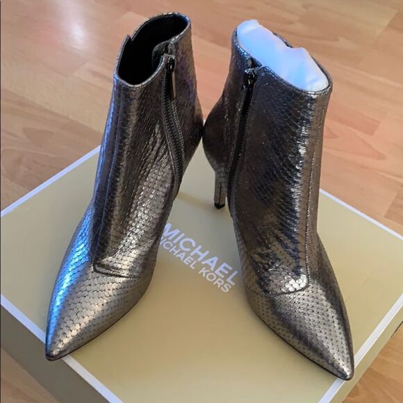 MICHAEL KORS DOROTHY Booties - Picture 3 of 7